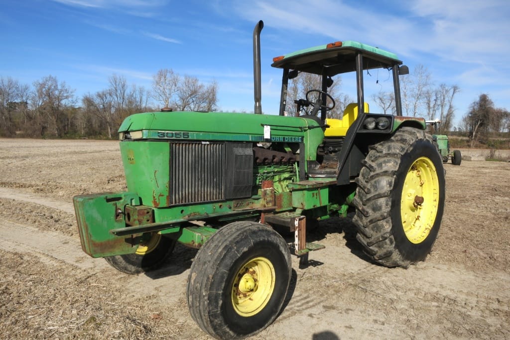John Deere 3055 Equipment Image0