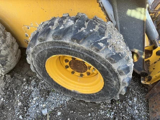 Image of John Deere 318D equipment image 4