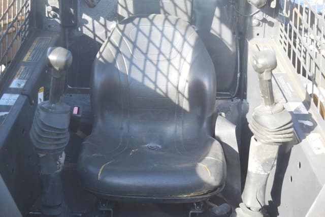 Image of John Deere 318D equipment image 4