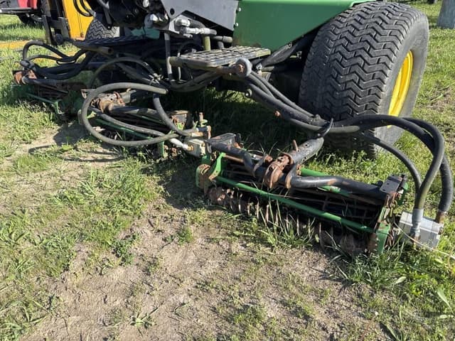 Image of John Deere 3235B equipment image 4