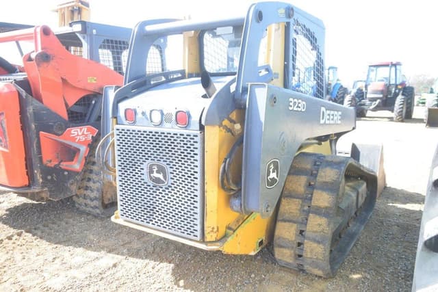 Image of John Deere 323D equipment image 2