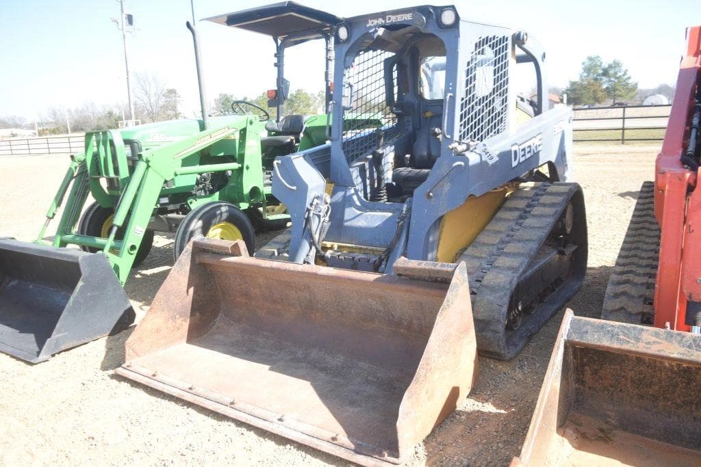 Image of John Deere 323D Primary image