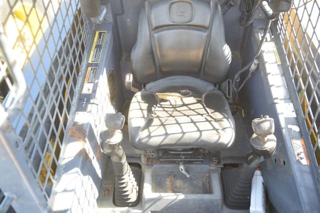 Image of John Deere 323D equipment image 4