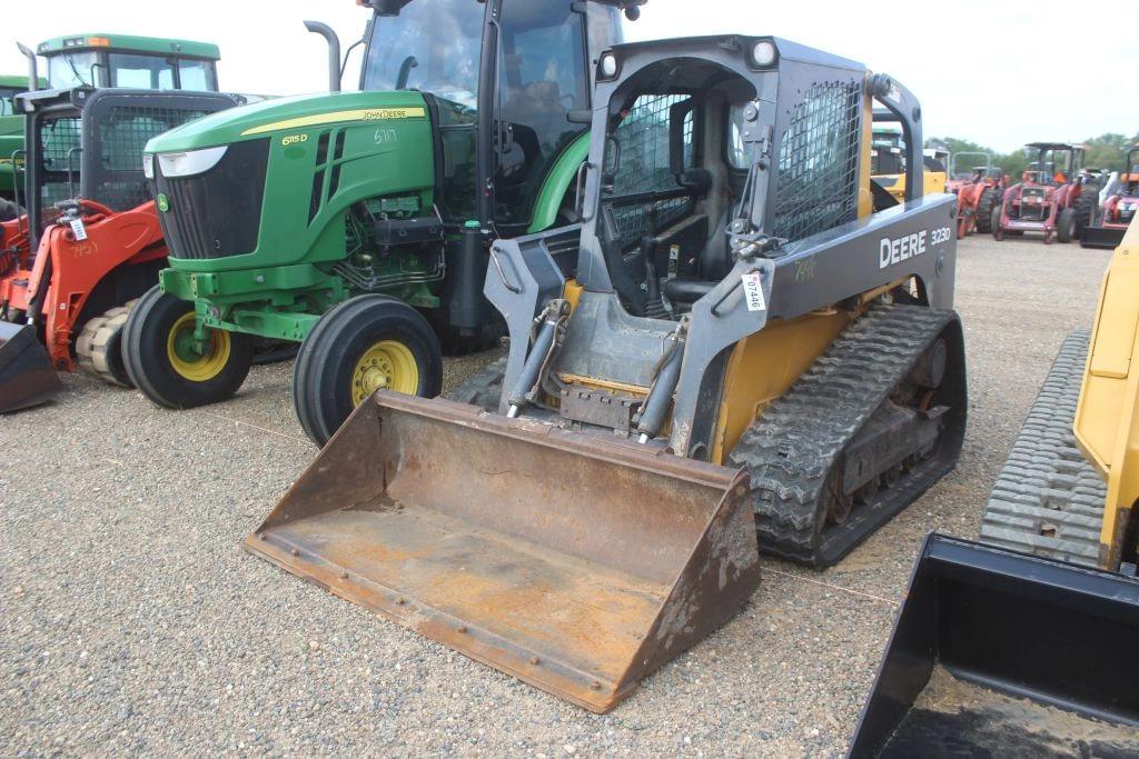 Image of John Deere 323D Primary image