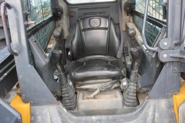 Image of John Deere 323D equipment image 4