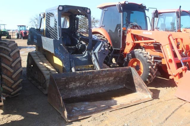 Image of John Deere 323E equipment image 3