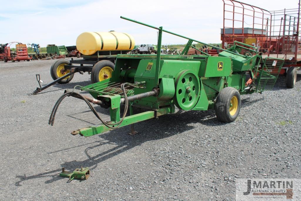 Main image John Deere 328