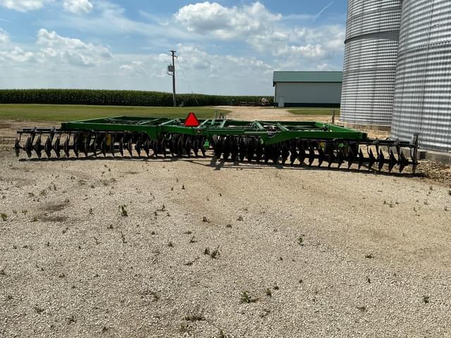 Image of John Deere 331 equipment image 3