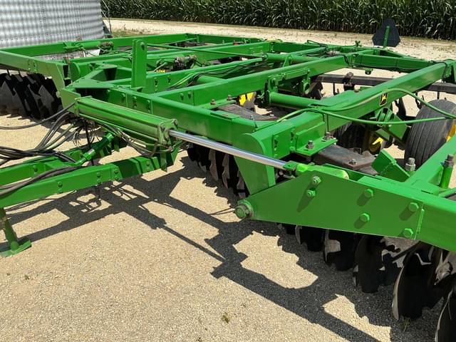Image of John Deere 331 equipment image 4
