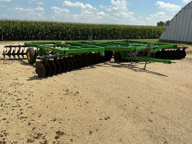 Image of John Deere 331 equipment image 2