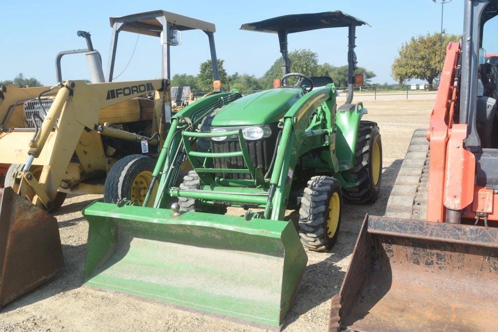Main image John Deere 3320