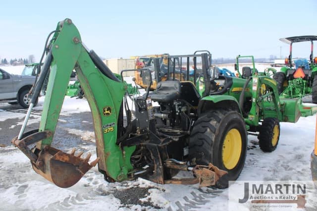 Image of John Deere 3320 equipment image 2