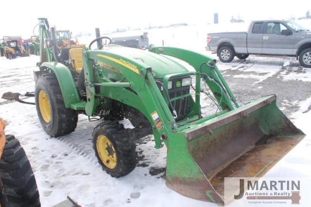 Image of John Deere 3320 equipment image 1