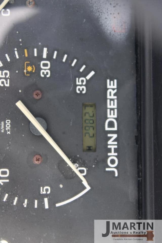 Image of John Deere 3320 equipment image 4