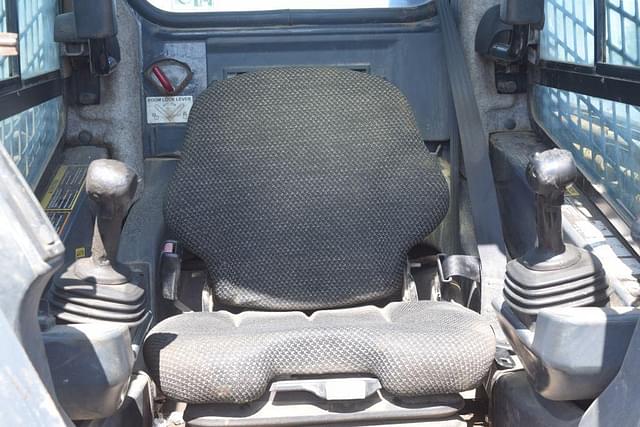 Image of John Deere 333E equipment image 4