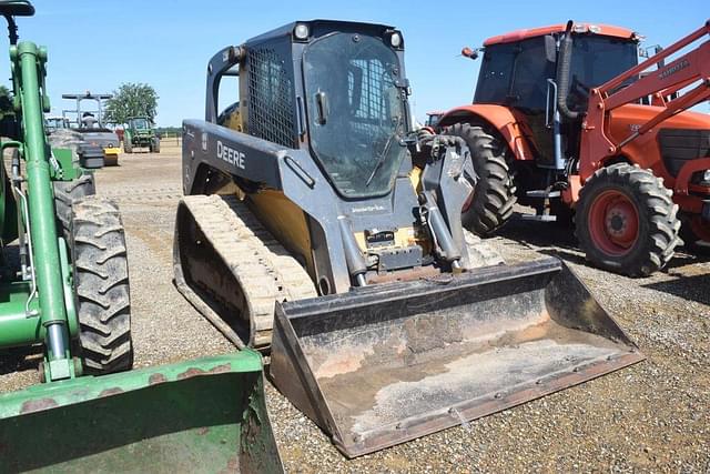 Image of John Deere 333E equipment image 3