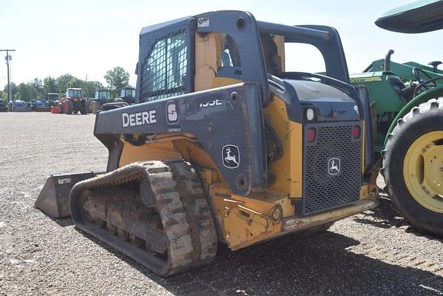 Image of John Deere 333E equipment image 1