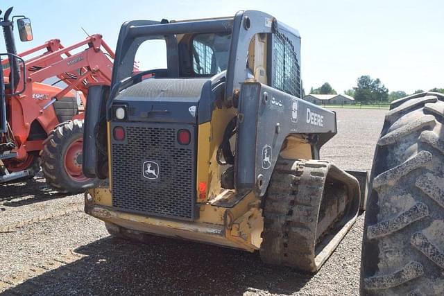 Image of John Deere 333E equipment image 2