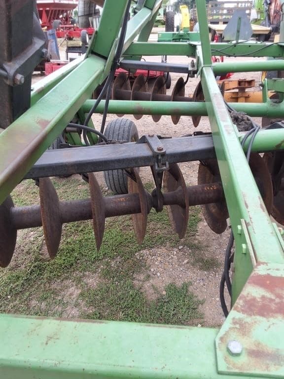 Image of John Deere 335 equipment image 2