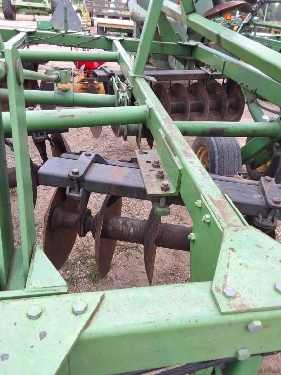 Image of John Deere 335 equipment image 3