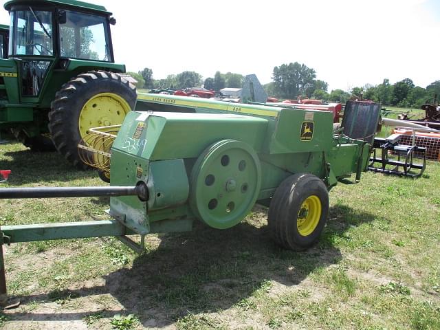 Image of John Deere 336 equipment image 1