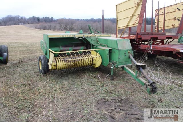 Image of John Deere 336 equipment image 1