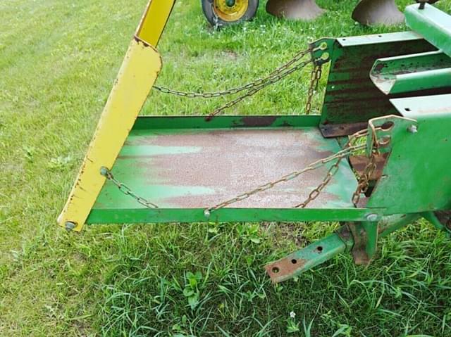 Image of John Deere 336 equipment image 4