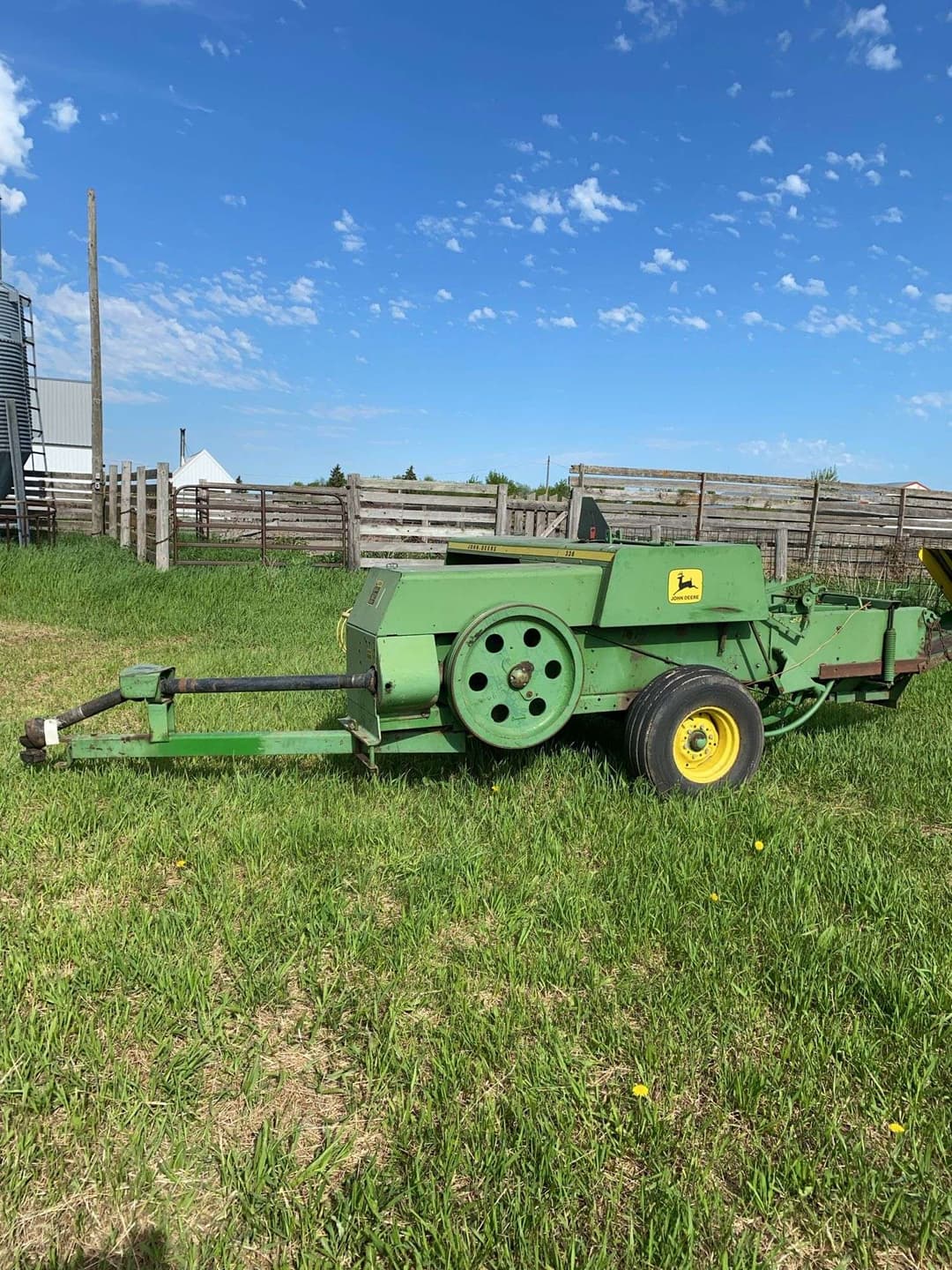 Image of John Deere 336 Image 1