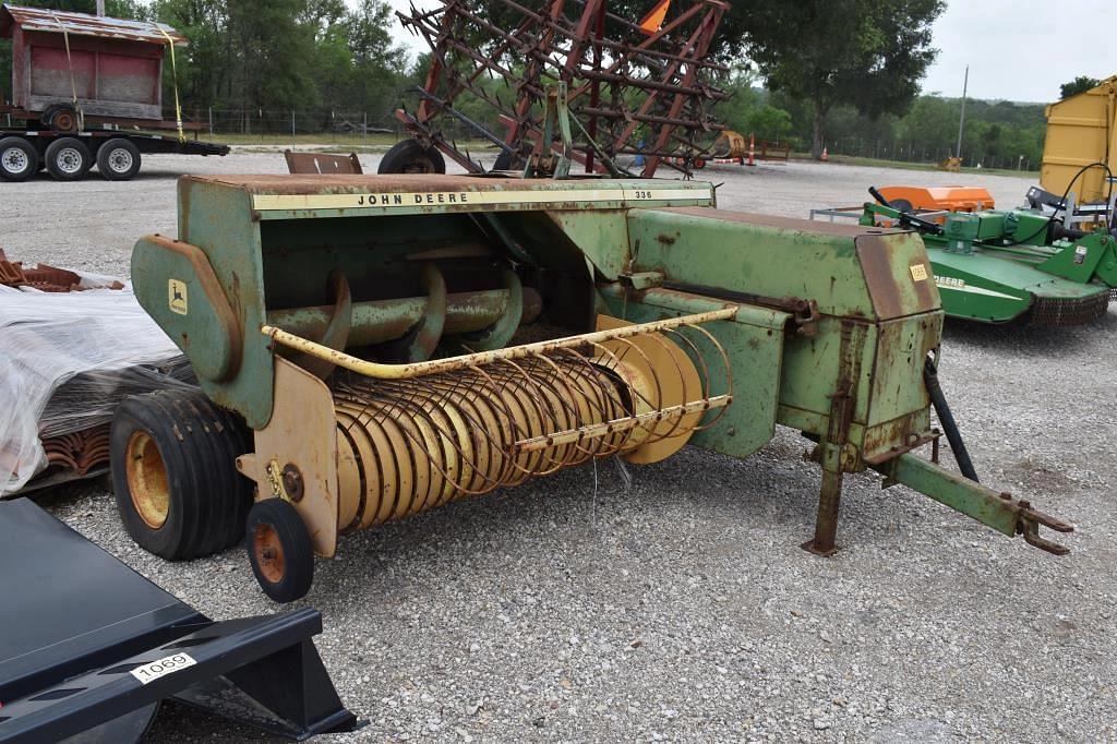Image of John Deere 336 Image 1