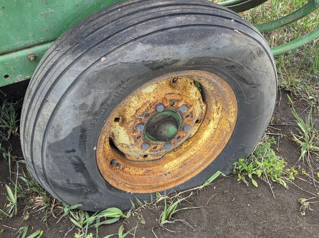 Image of John Deere 336 equipment image 4
