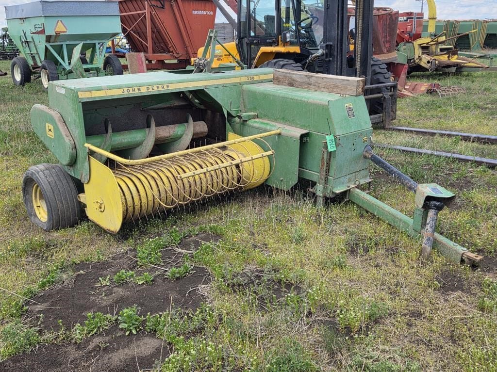 John Deere 336 Equipment Image0