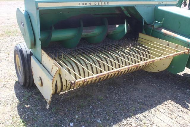 Image of John Deere 337 equipment image 3