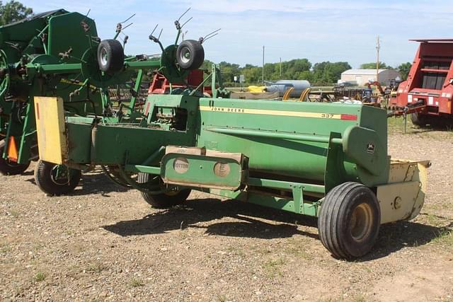 Image of John Deere 337 equipment image 1