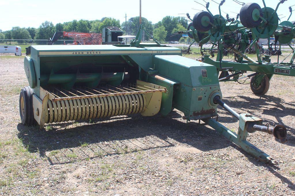 Image of John Deere 337 Primary image