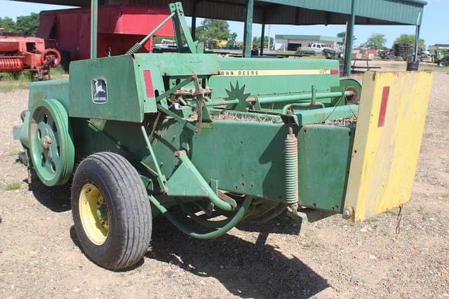 Image of John Deere 337 equipment image 2
