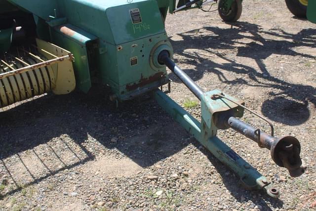 Image of John Deere 337 equipment image 4