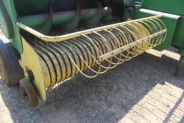 Image of John Deere 346 equipment image 4