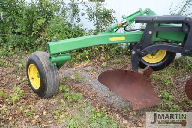 Image of John Deere 3710 equipment image 4