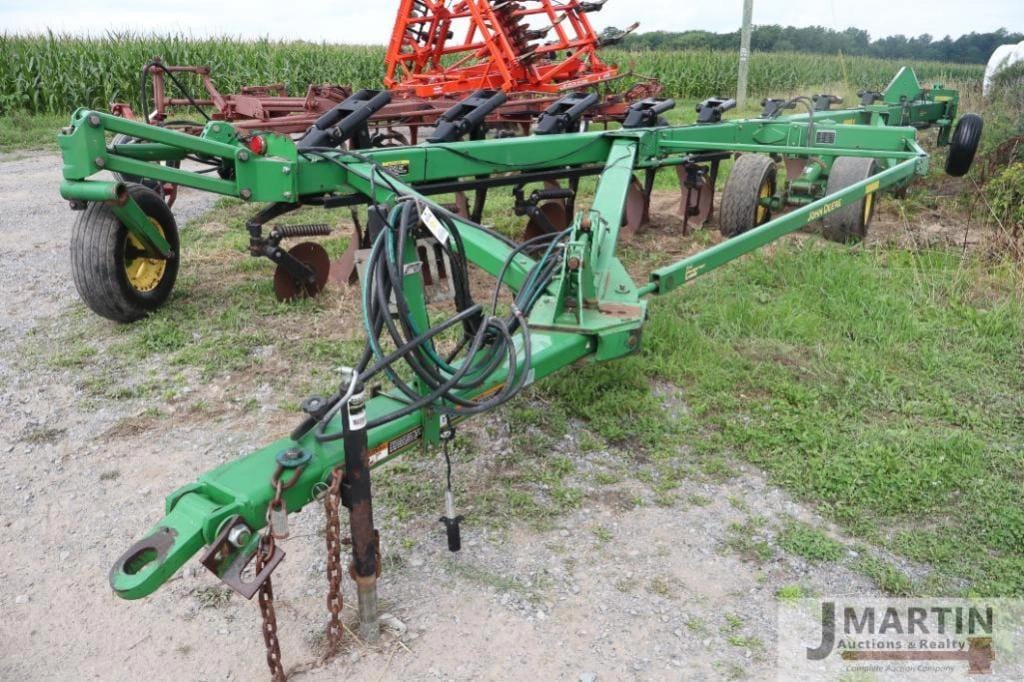 John Deere 3710 Equipment Image0