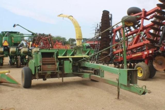 Image of John Deere 3940 equipment image 1