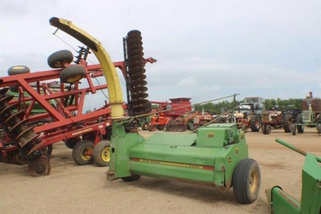 Image of John Deere 3940 equipment image 2