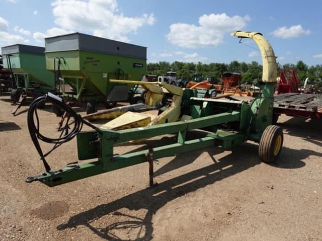 Image of John Deere 3940 equipment image 1