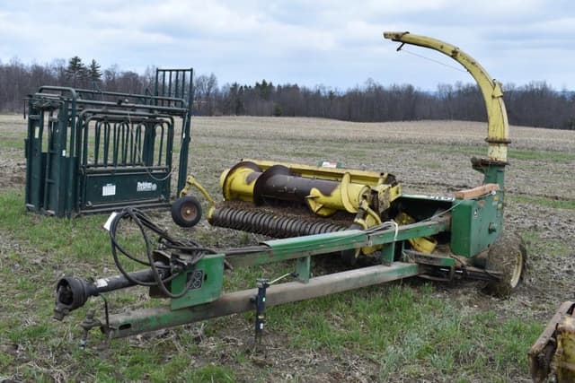 Image of John Deere 3950 equipment image 1
