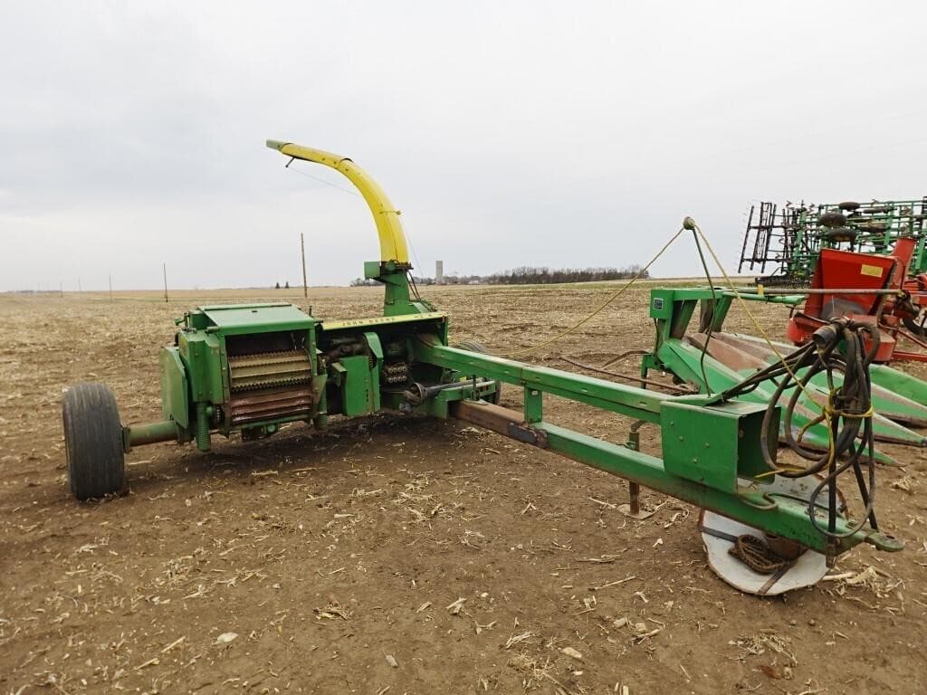 Image of John Deere 3960 Primary image