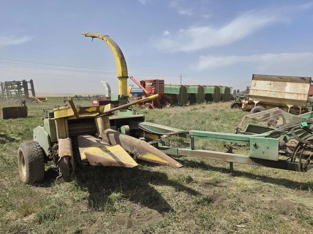 Image of John Deere 3960 Primary image