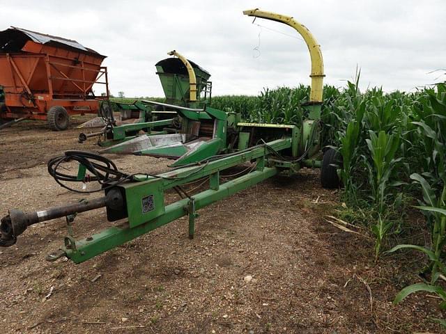 Image of John Deere 3960 equipment image 1
