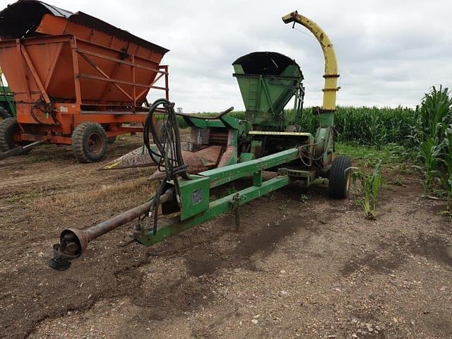 Image of John Deere 3960 equipment image 1