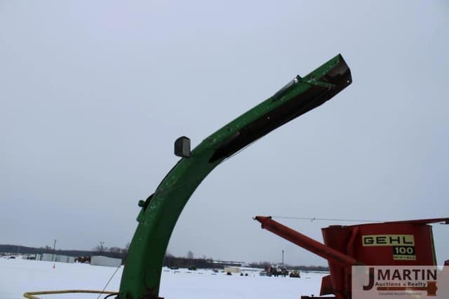 Image of John Deere 3975 equipment image 4