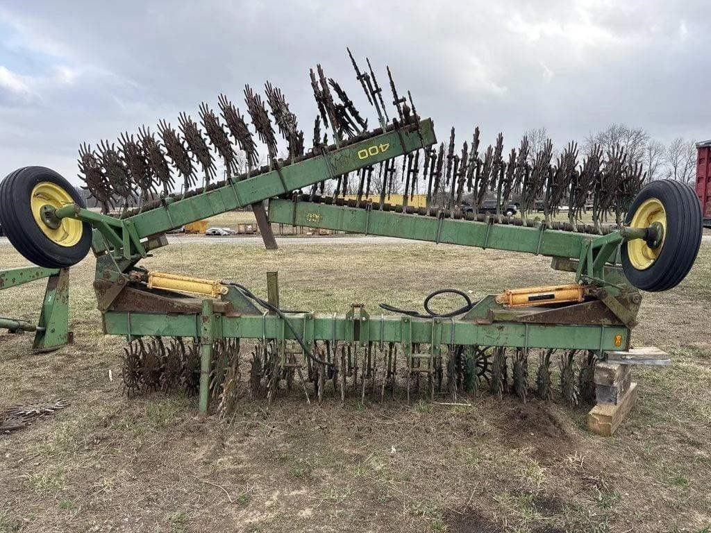 John Deere 400 Equipment Image0