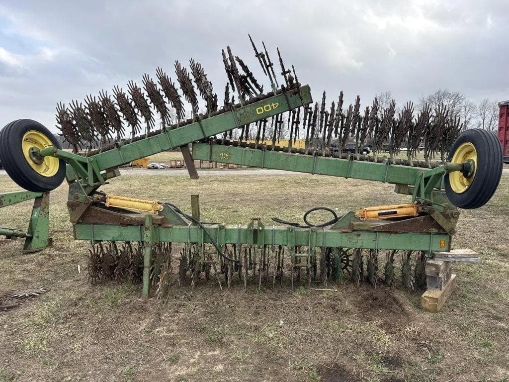 Image of John Deere 400 Primary image